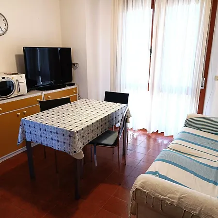Cozy And Functional Flat In * 비비오네